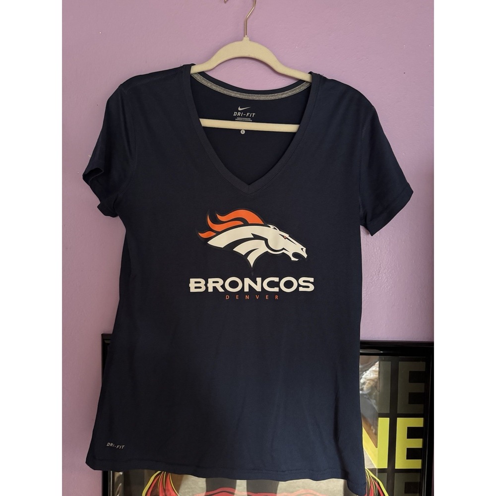 Nike Denver Broncos Women's V-Neck T-Shirt Short Sleeve Size LG Red